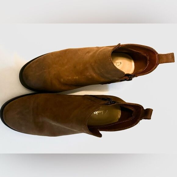 CLARKS women's memi zip ankle boot in dark tan - Picture 7 of 10